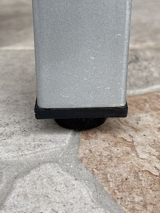 Pés quadrados de 40mm com afinador para mesa e secretaria