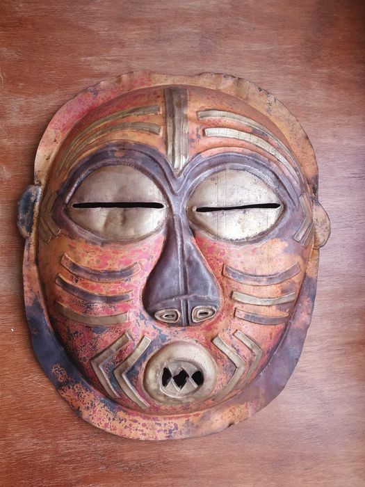 Máscara em cobre tons de laranja