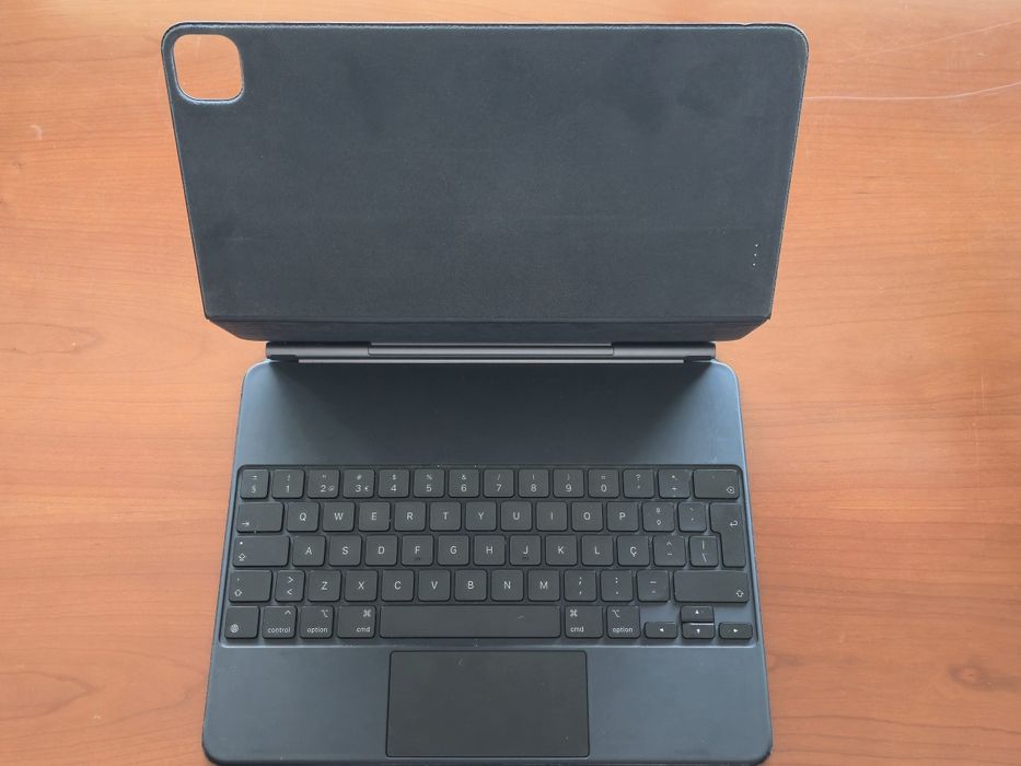 Magic Keyboard for 12.9-inch iPad Pro (in good condition)63824218487809120