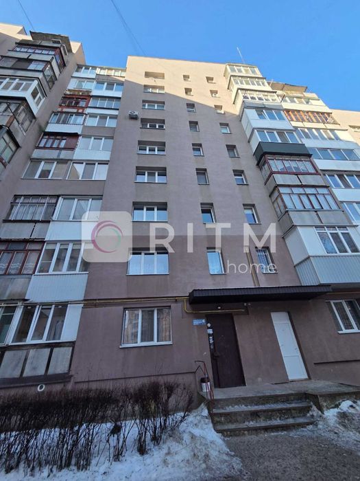 Продається 1-кімнатна квартира в цегляному будинку