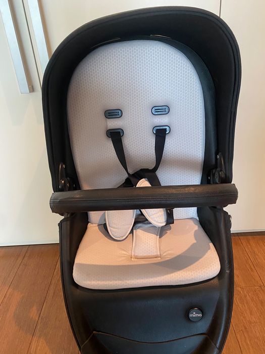 Vende-se carrinho de Bebe Mima