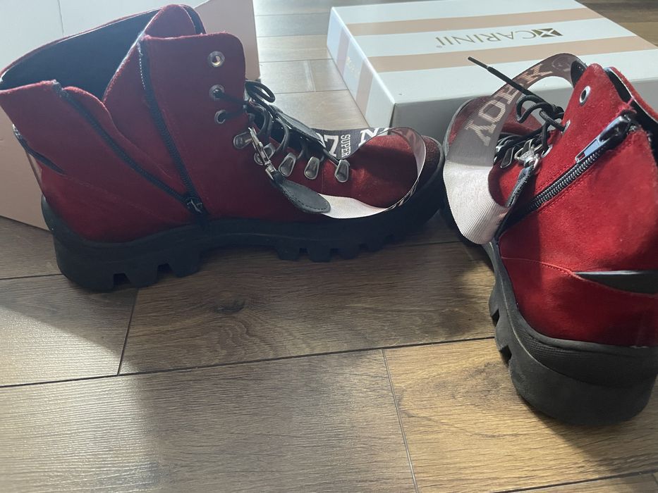 Czerwone  , zamszowe traperki roz 41 dl 26 cm