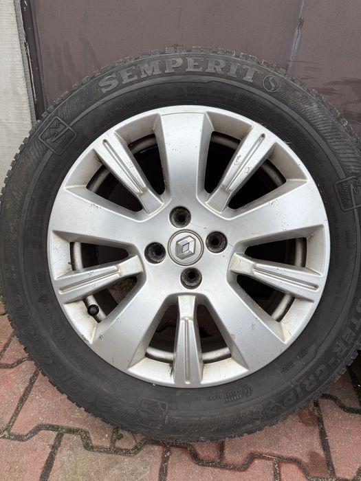 Komplet kół zimowych 4x100 Renault Dacia Nissan 205/60/16 Semperit