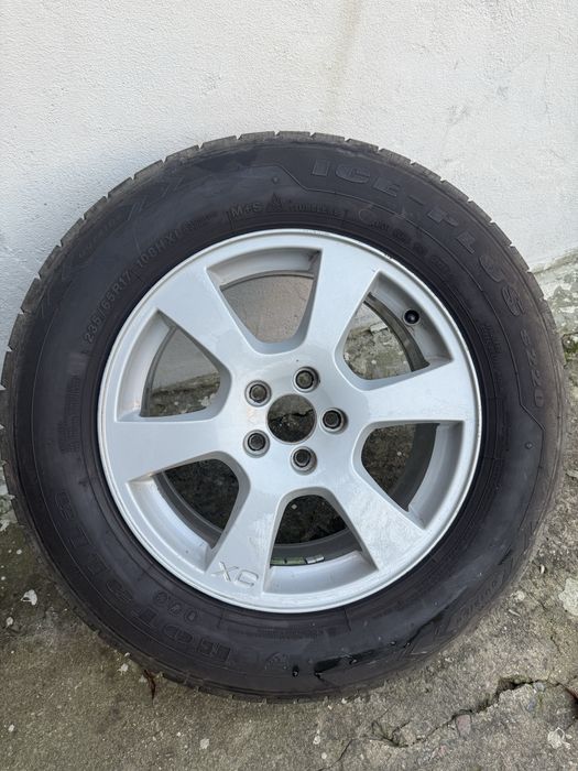 Felgi z nowymi oponami zimowymi volvo malowane proszkowo