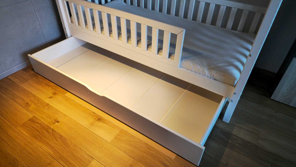 Łóżko domek białe