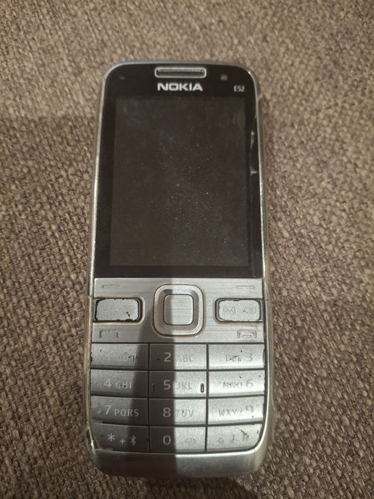 Nokia E52 avariado