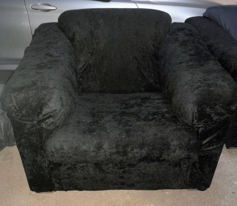 Sofá-Cama 2 Lugares + Poltrona Re-estofado em  Veludo Preto