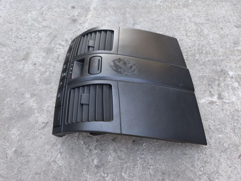 Продам накладку торпеды переключатели приводов на SsangYong rexton