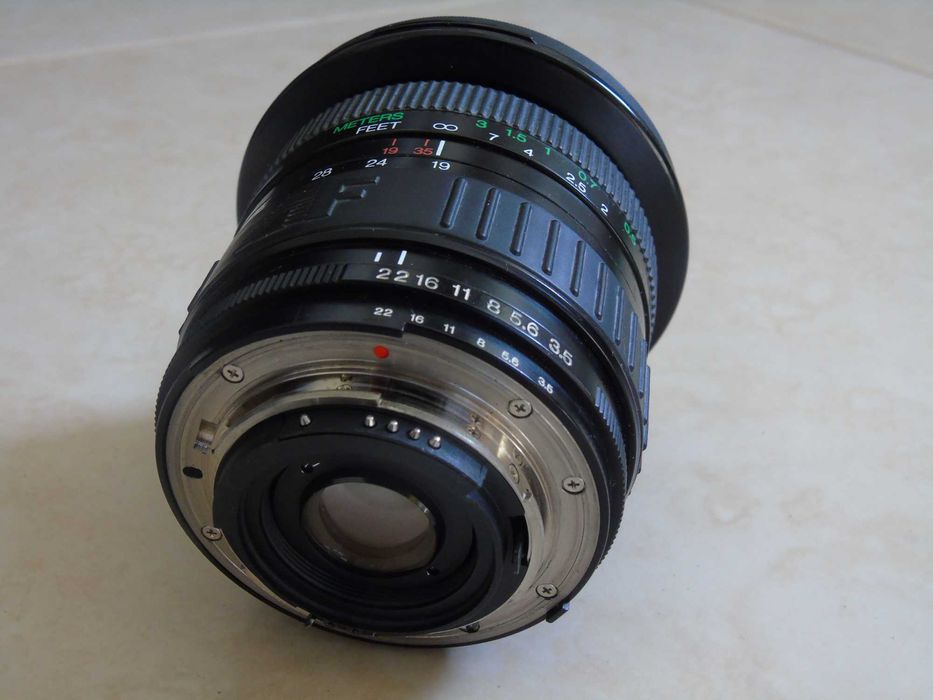 Cosina 19-35mm f1:3.5-4.5 para Nikon FX