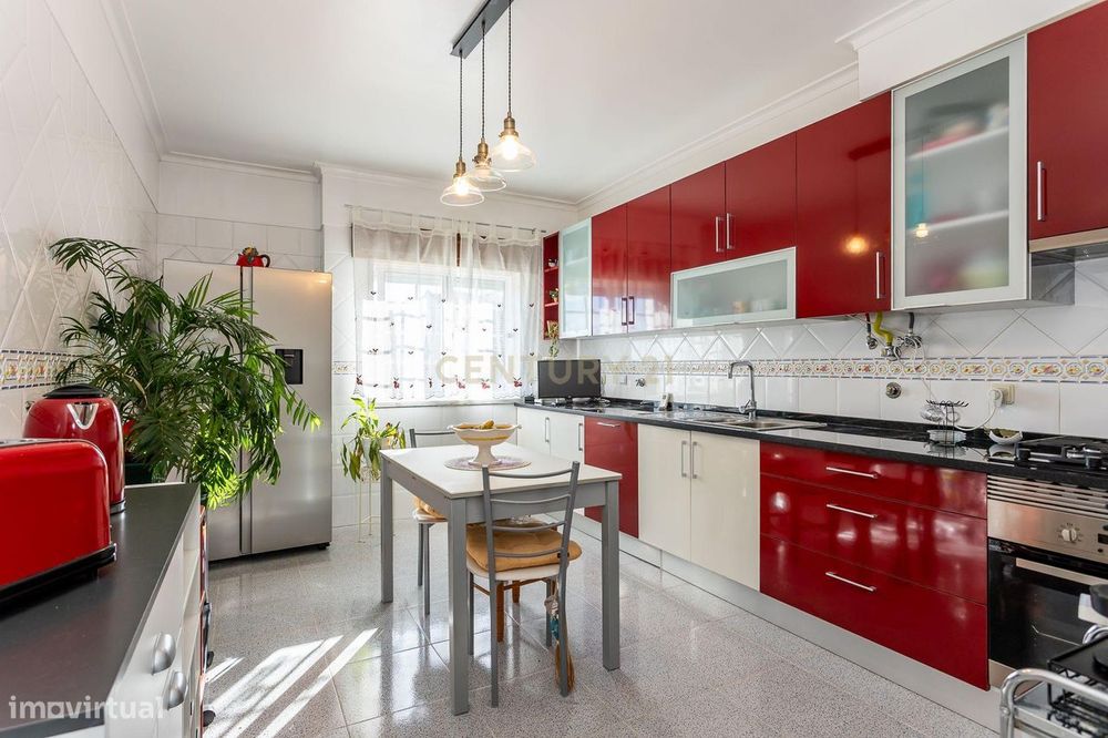 Apartamento T2 , Varandas, Arrecadação, Parqueamento