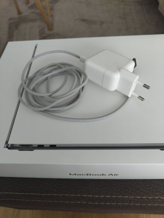 Macbook air M3 | 16 GB Ram & 256 GB Disco