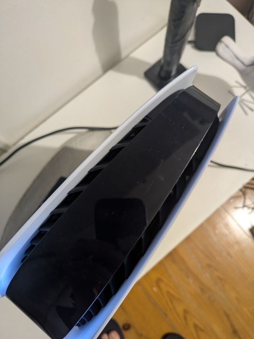 Consola  PS5 c/ leitor - 825GB