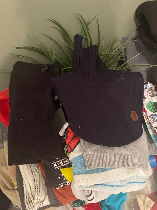 Roupa e calçado de menino