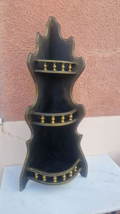 Móvel de canto em madeira maciça