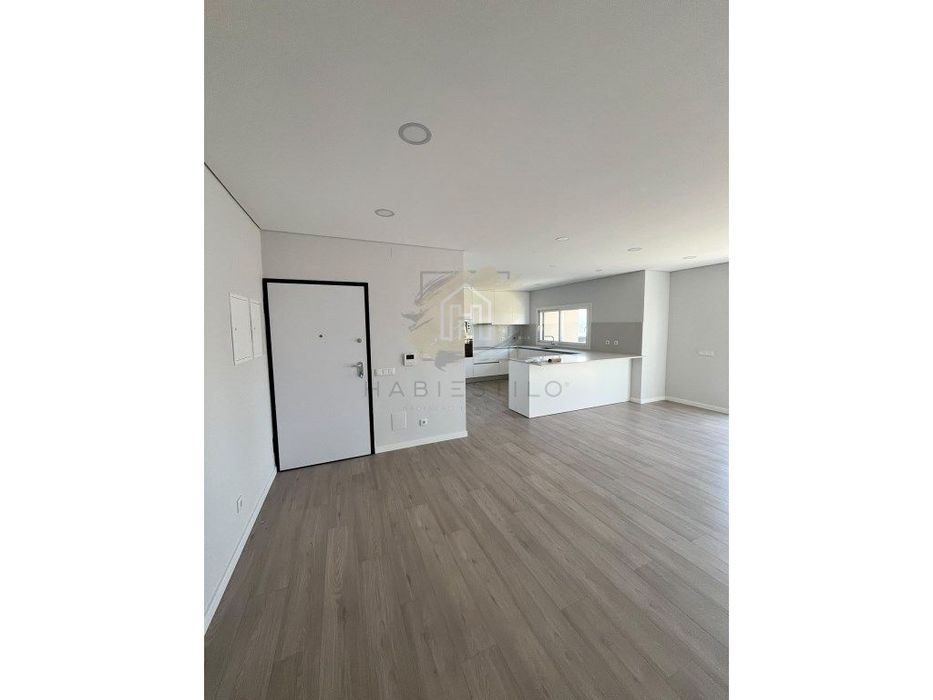 Apartamento T2 Em brejos de Azeitão com varanda