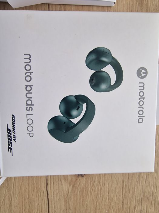 Motorola Moto Buds Loop by Bose