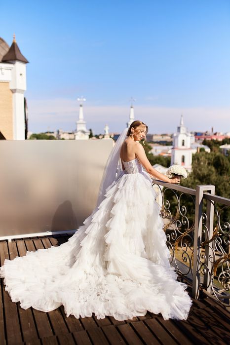 Продам весільну сукню Crystal Design