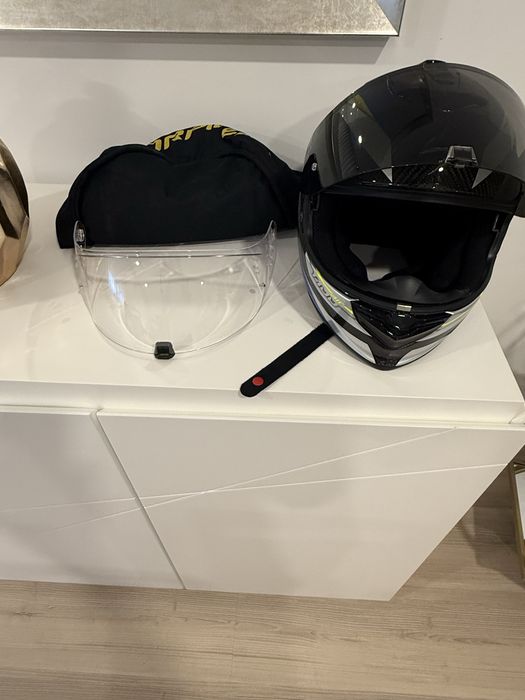 Capacete em carbono para mota ( C/Novo) Scorpion