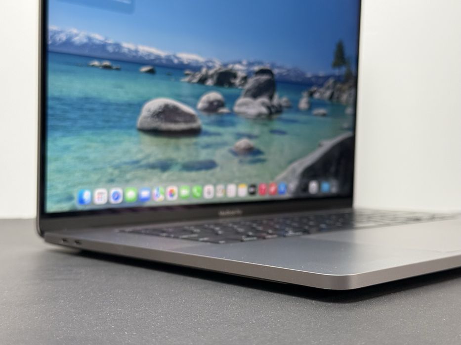 Apple MacBook Pro 16 i7 16GB 512GB SSD Tahoe  Space Gray