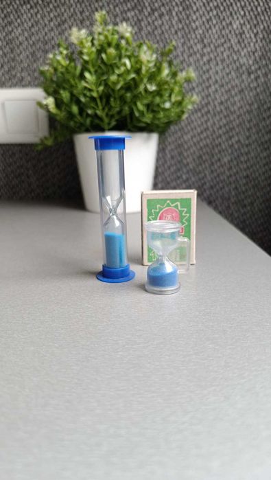 Пісочні часи блакитного кольору