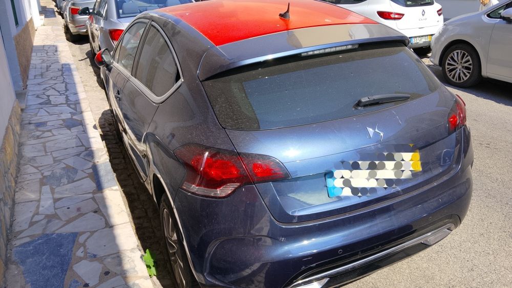 Carro usado à venda