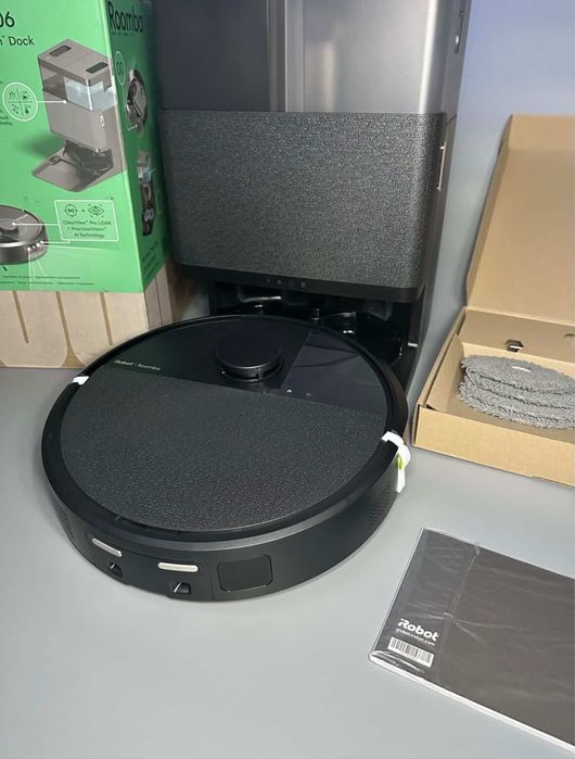 iRobot Roomba Plus 505 Combo Black