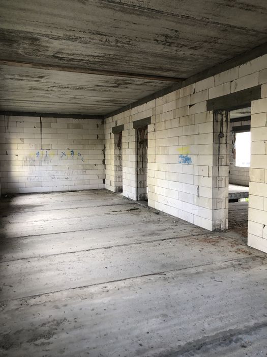 Стоянка продам будинок для великої родини на два входи