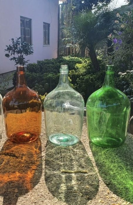 Garrafões de vidro