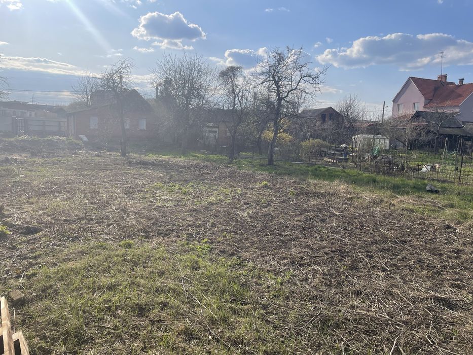 Дім земельна ділянка