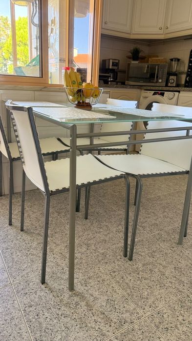 Mesa com 4 Cadeiras