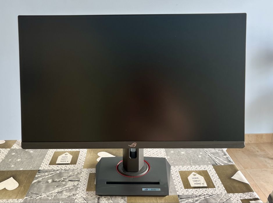 Vendo monitor gaming ASUS ROG Strix XG27ACS em excelente estado, ideal para gaming competitivo e produtividade.