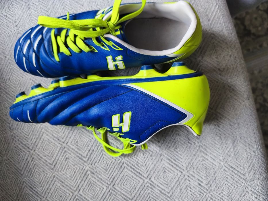 Buty piłkarskie korki huari rozmiar 40