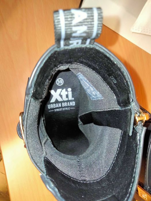 Botas pretas XTI, de salto, tamanho 39