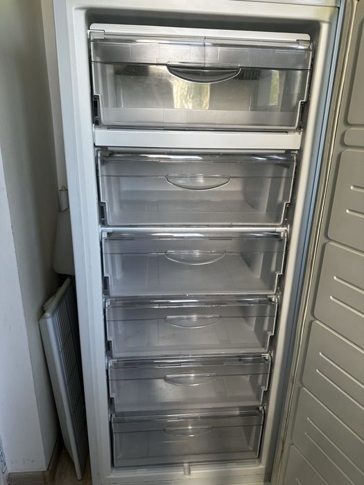 Продам морозильную камеру б/у Atlant M-7184-XXX