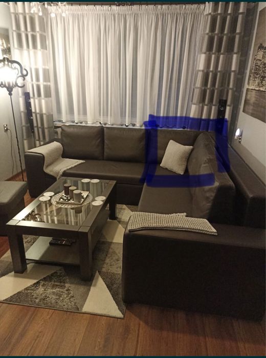 Sofa z ekoskóry:dwa elementy oraz poduszki