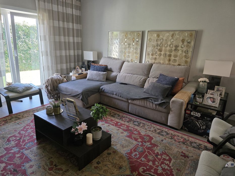 Sofa como novo. Gato preto.