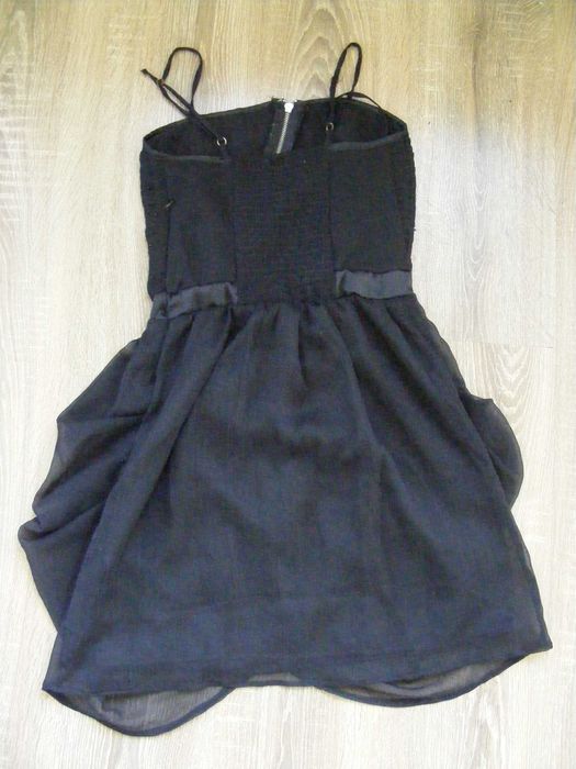 Маленька чорна сукня для дівчинки-підлітка