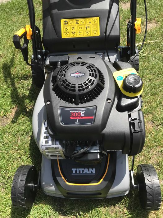 Газонокосарка самохідна TITAN TTLMP300SP40/ двигун Briggs & Stratton 300Е/  41СМ/ 125CC/4-тактний двигун з Англії