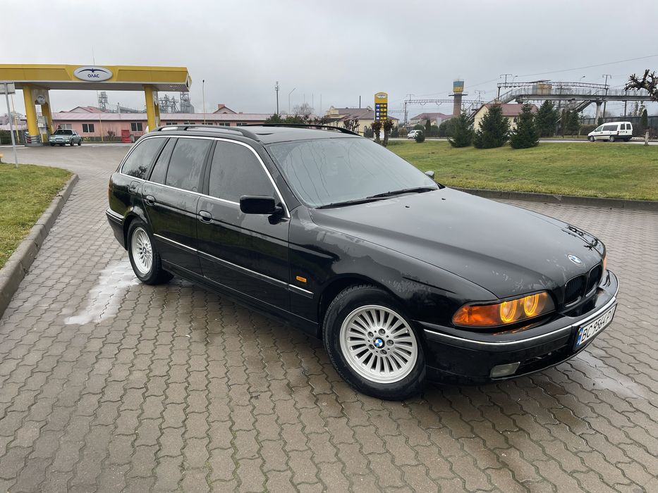 Машина на свої роки в хорошому стані 
Переоформлення є
Деталі за телефоном