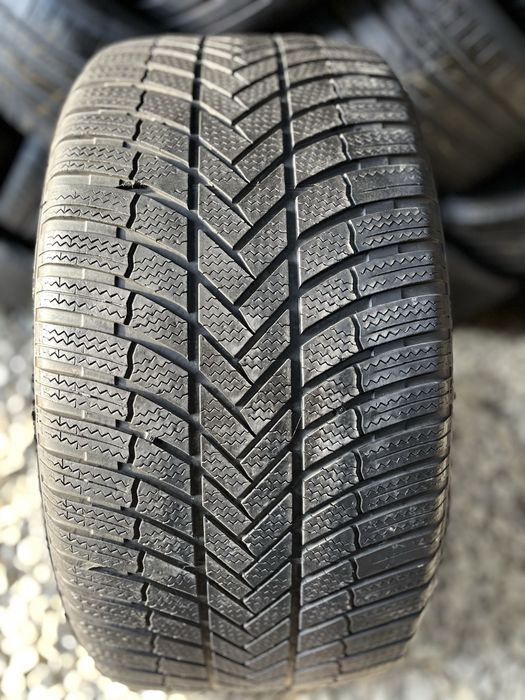 295/40 R20 2 шт. Bridgestone Blizzak LM005