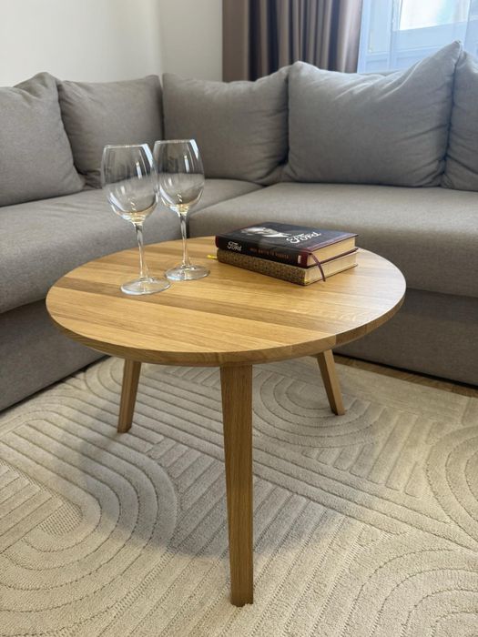 Круглий столик дубовий