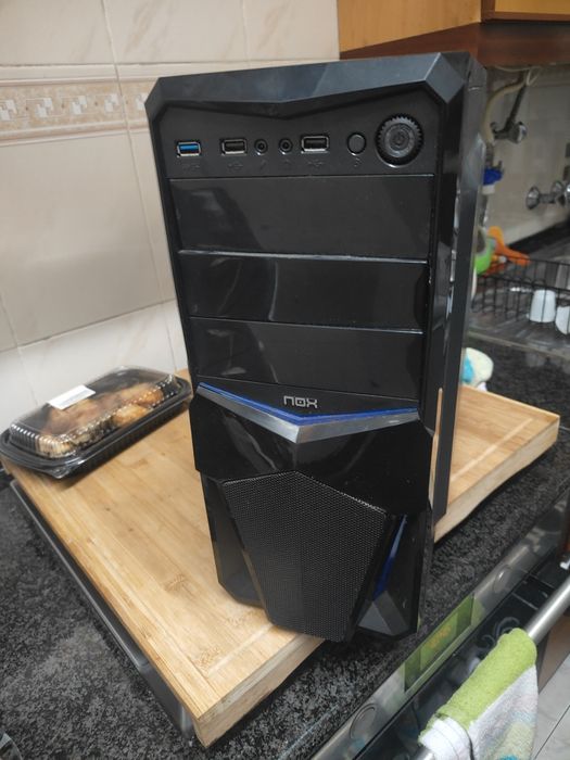 Caixa de PC box  preta