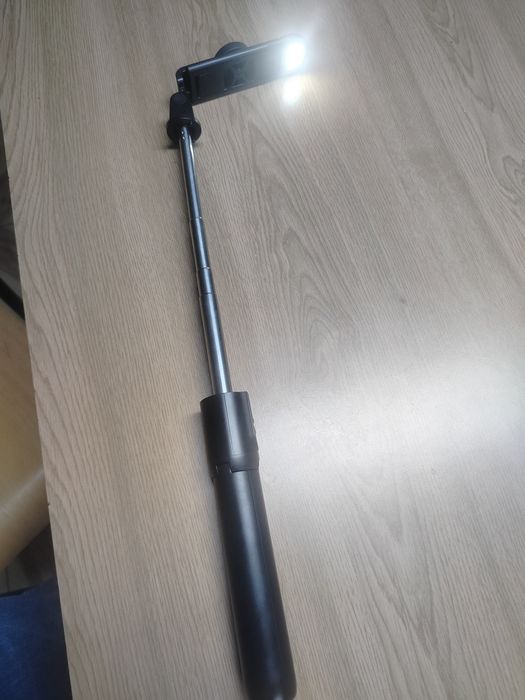 Kijek do selfi z mini lampką LED