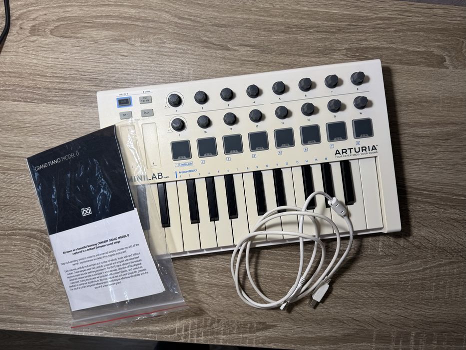 Midi клавіатура Arturia Minilab MK2, міді клавіатура