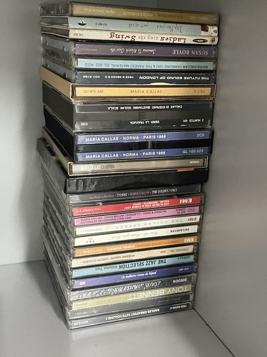 Colecao de Vinis e CDs e DVDs