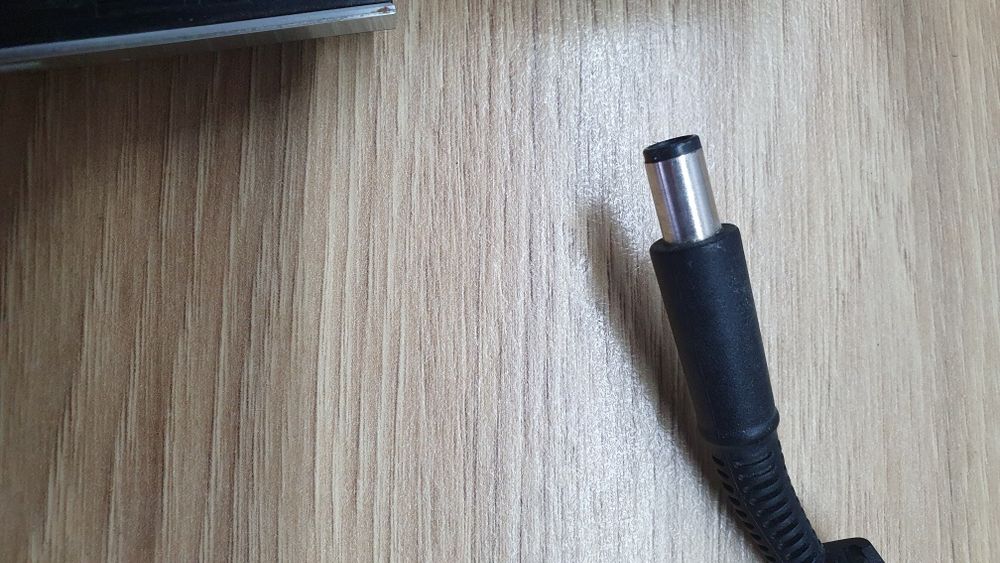 Продам сетевой адаптер для ноутбука нр