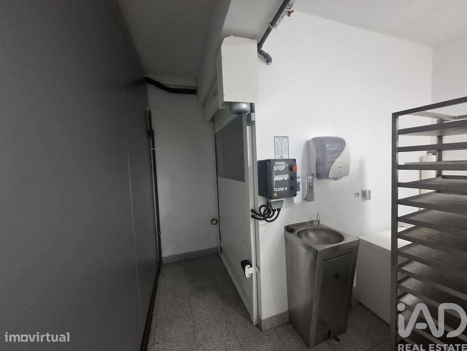 Loja / Estabelecimento Comercial em Vila Real de 300,00 m2