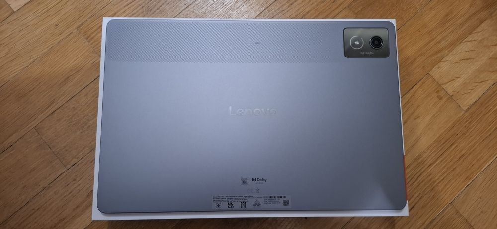 Планшет Lenovo Idea Tab Pro + чохол та зарядний пристрій.