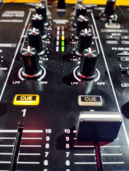 Controlador de DJ Pioneer DDJ 400