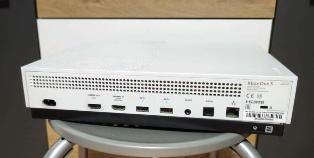 Xbox one S1TB + 7gier